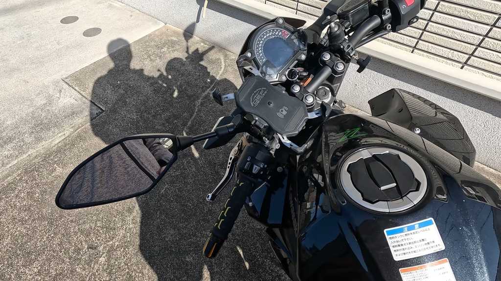 KEMIMOTOミラーを取り付けたZ250のハンドル周り