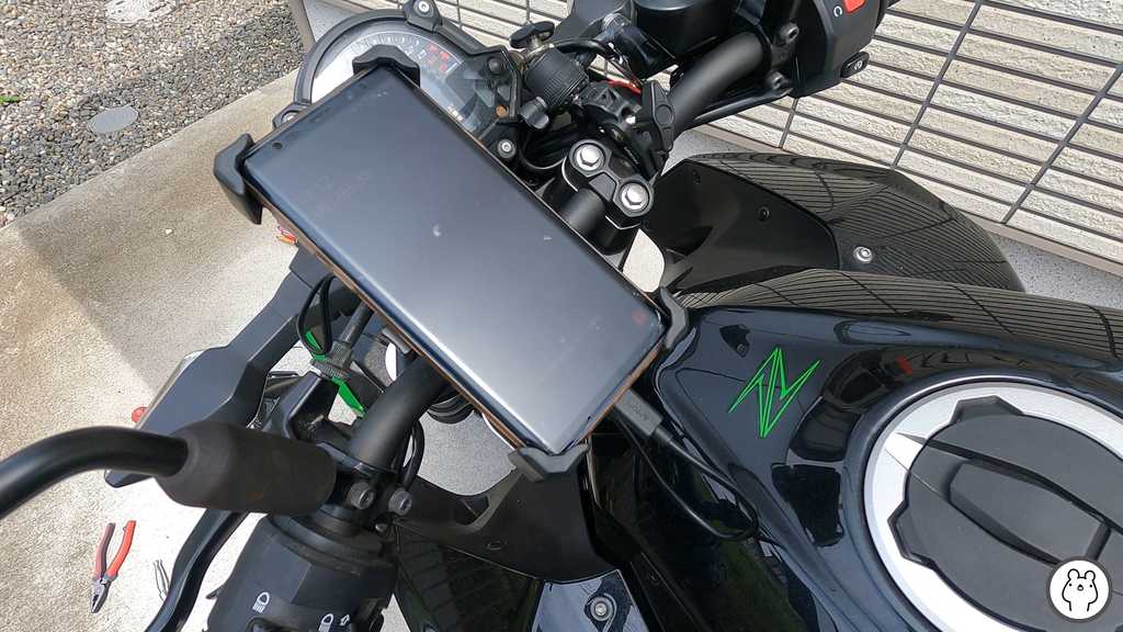 Z250のハンドルバーに取り付けたRIDEZ MS4