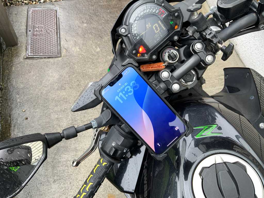 ワイヤレス充電中のスマホ画面