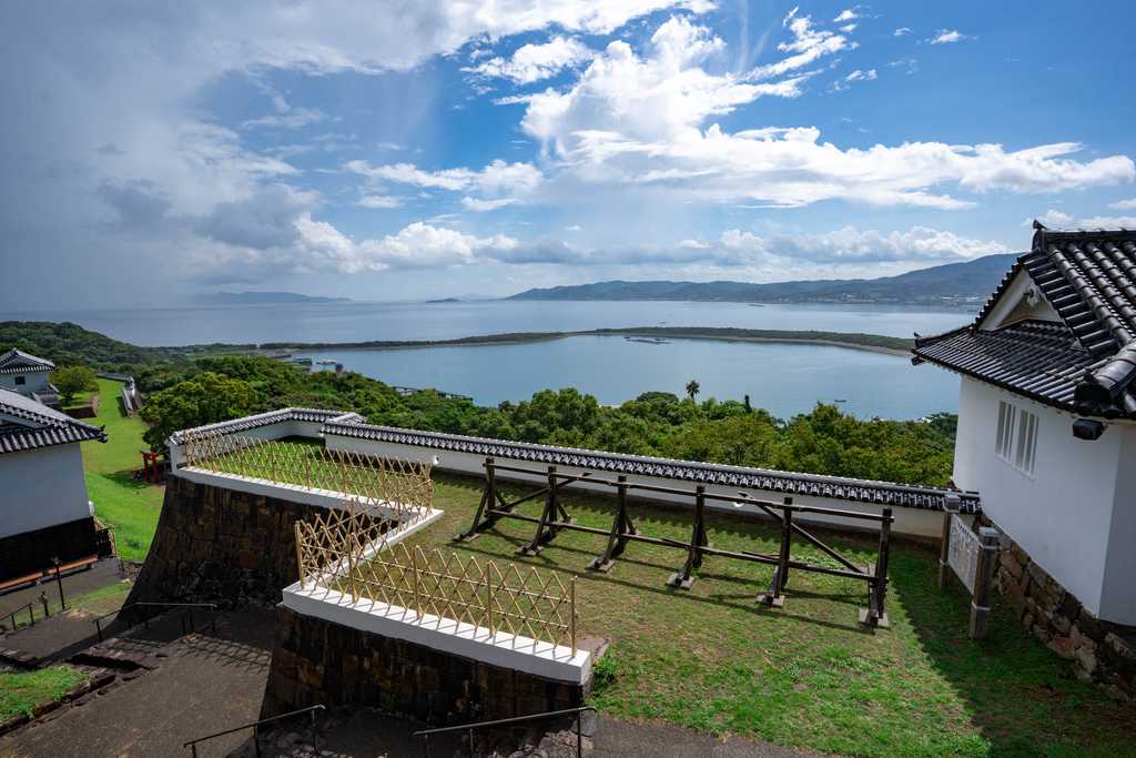 城郭と天草灘の大パノラマ